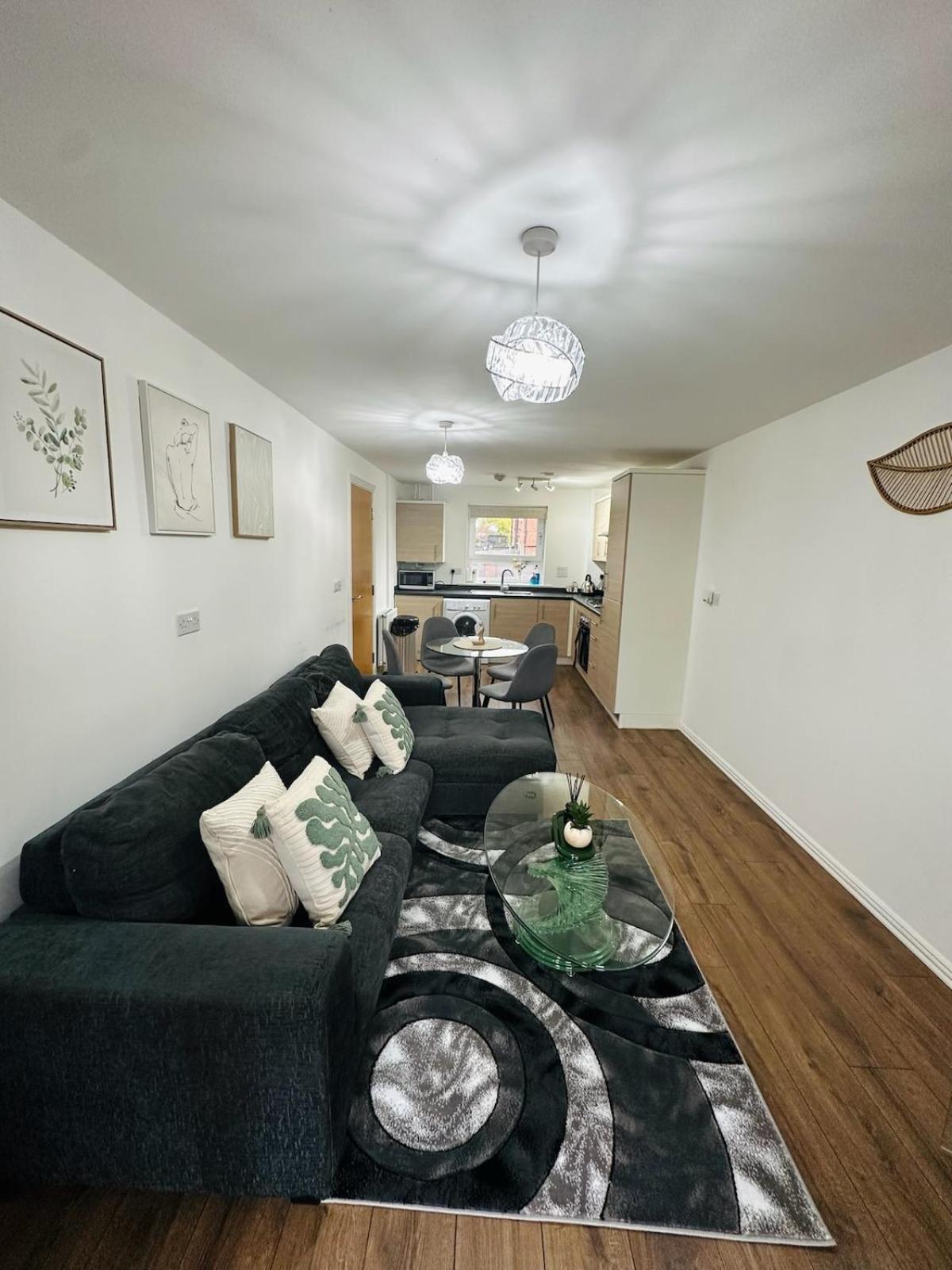 Modern & Private 2br Manchester